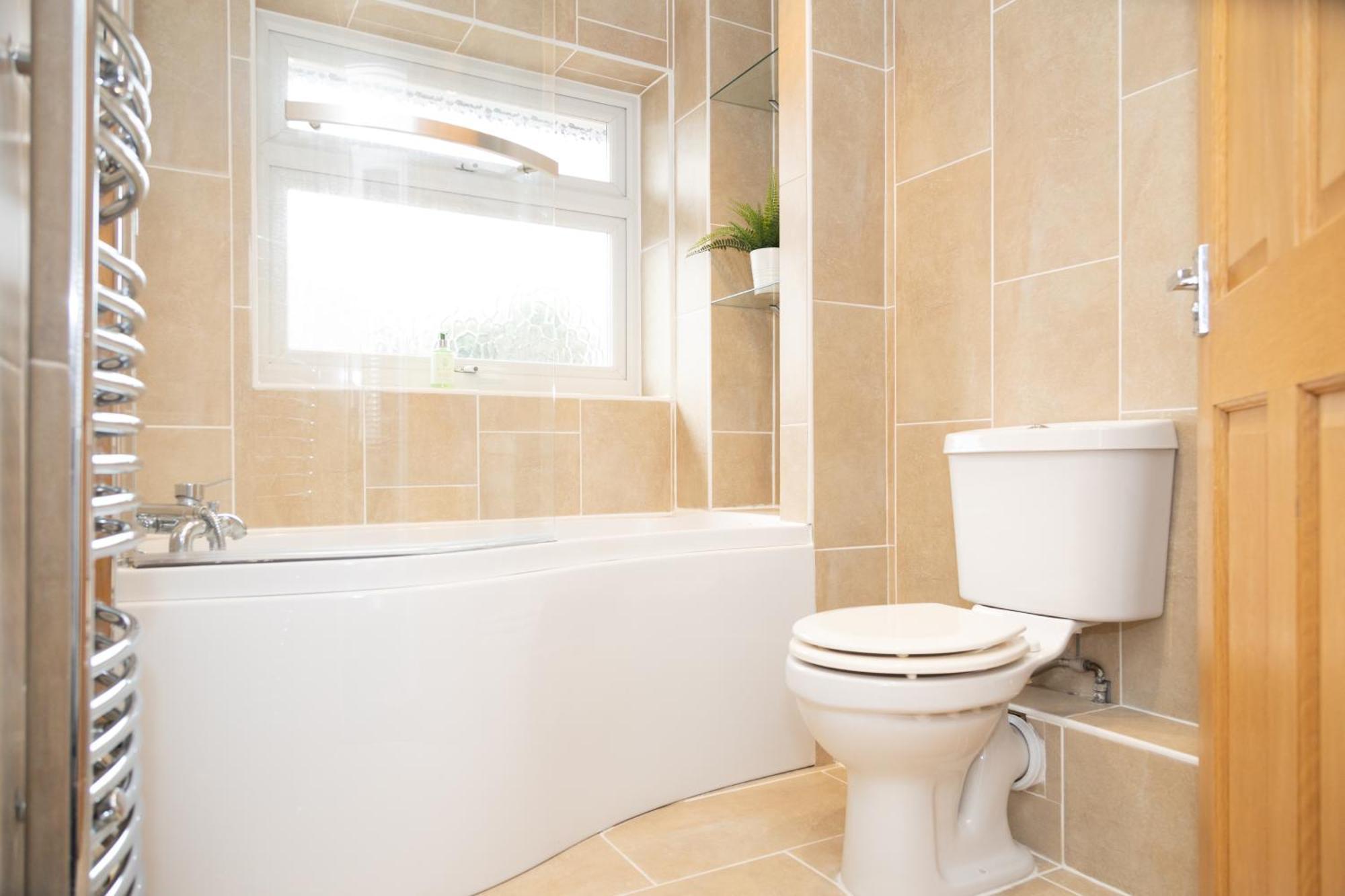Central Ashford Stay - Contractors & Families Welcome - Free Parking Kültér fotó